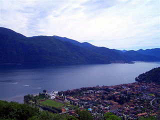 Blick auf Cannobio am Lago Maggiore...
