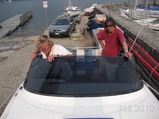 CIMG8761.JPG - Letzte Handgriffe an der Joda 5700 - zu chartern bei TOMASO SAIL & SURF!