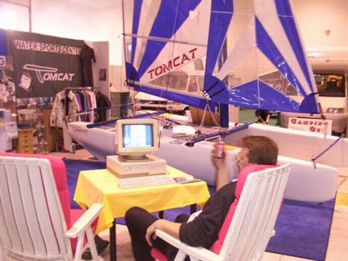Am Stand von TOMASO SAIL & SURF auf der CFT 2001 in Freiburg