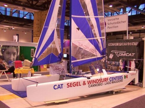 Am Stand von TOMASO SAIL & SURF auf der CFT 2001 in Freiburg