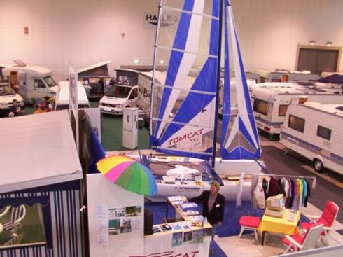 Am Stand von TOMASO SAIL & SURF auf der CFT 2001 in Freiburg