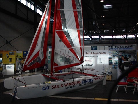 Am Stand von TOMASO SAIL & SURF auf der CFT 2002 in Freiburg